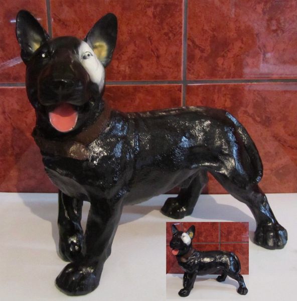 Bullterrier Figur, schwarz mit Monokel, Stehend aus Kunststein